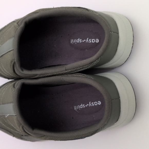 Easy Spirit Green Traveltime Clogs - 8M - Picture 3 of 7